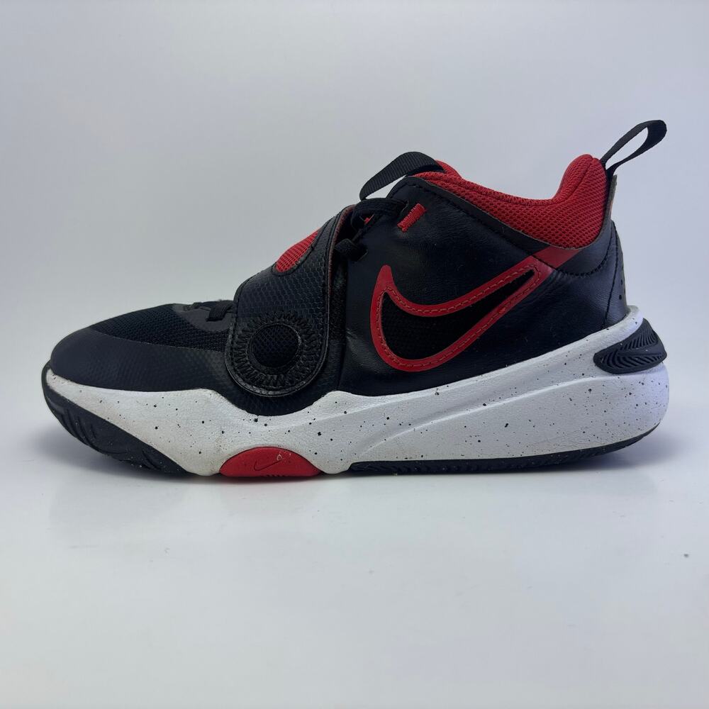 NIKE "Team Hustle D11" GS Youth Shoes Youth Size 5Y